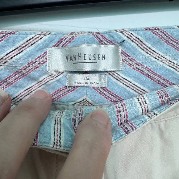 Van Heusen Cargo - Picture 3 of 4